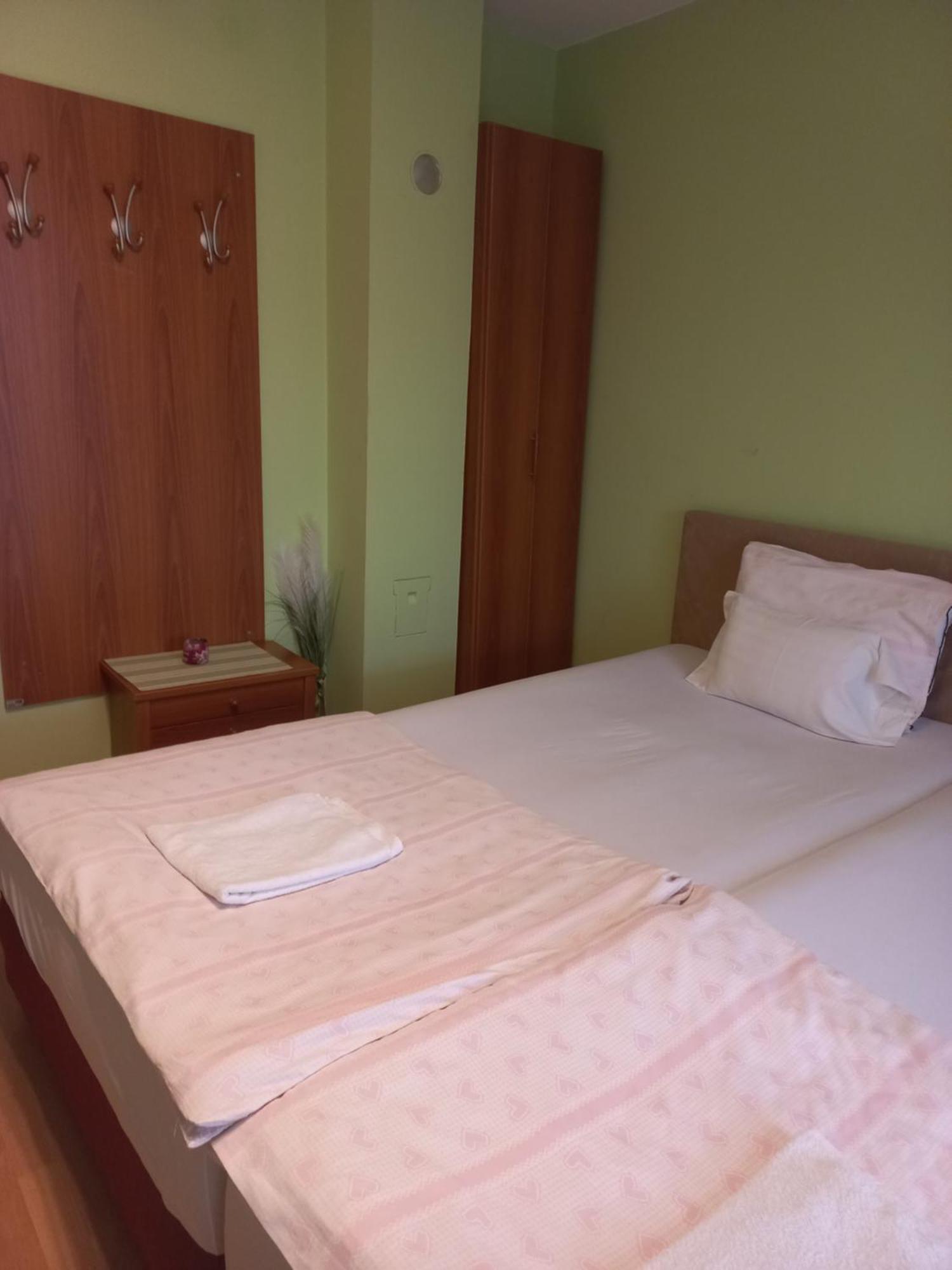 Hostel Bata Kanjiza Luaran gambar