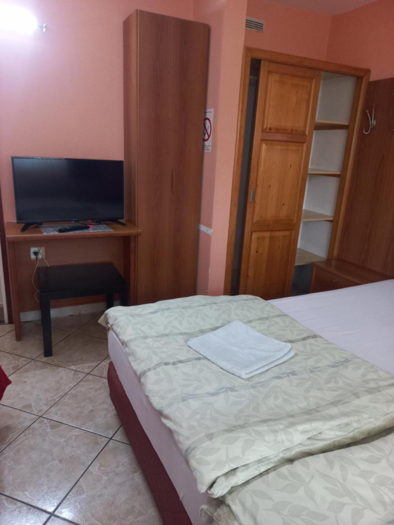 Hostel Bata Kanjiza Luaran gambar