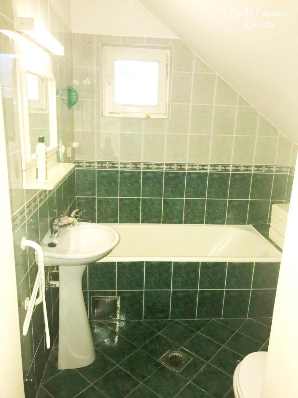 Hostel Bata Kanjiza Luaran gambar