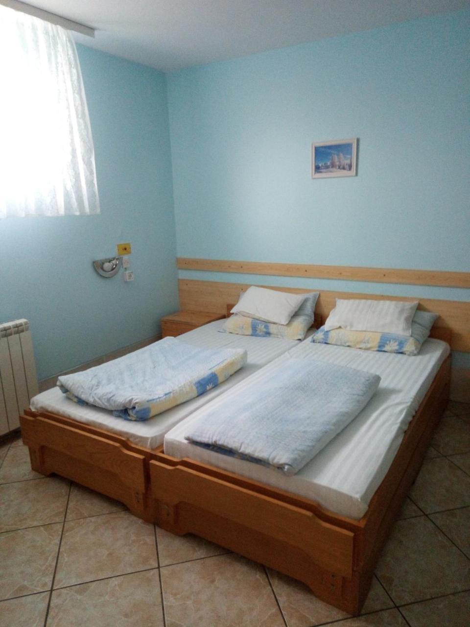 Hostel Bata Kanjiza Bilik gambar